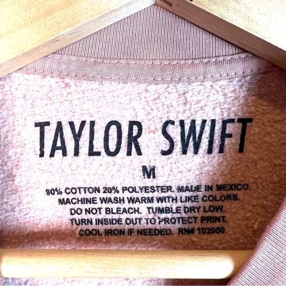 Taylor Swift RED You Look Like Bad News Pink Sweatshirt Size Medium - Picture 4 of 4
